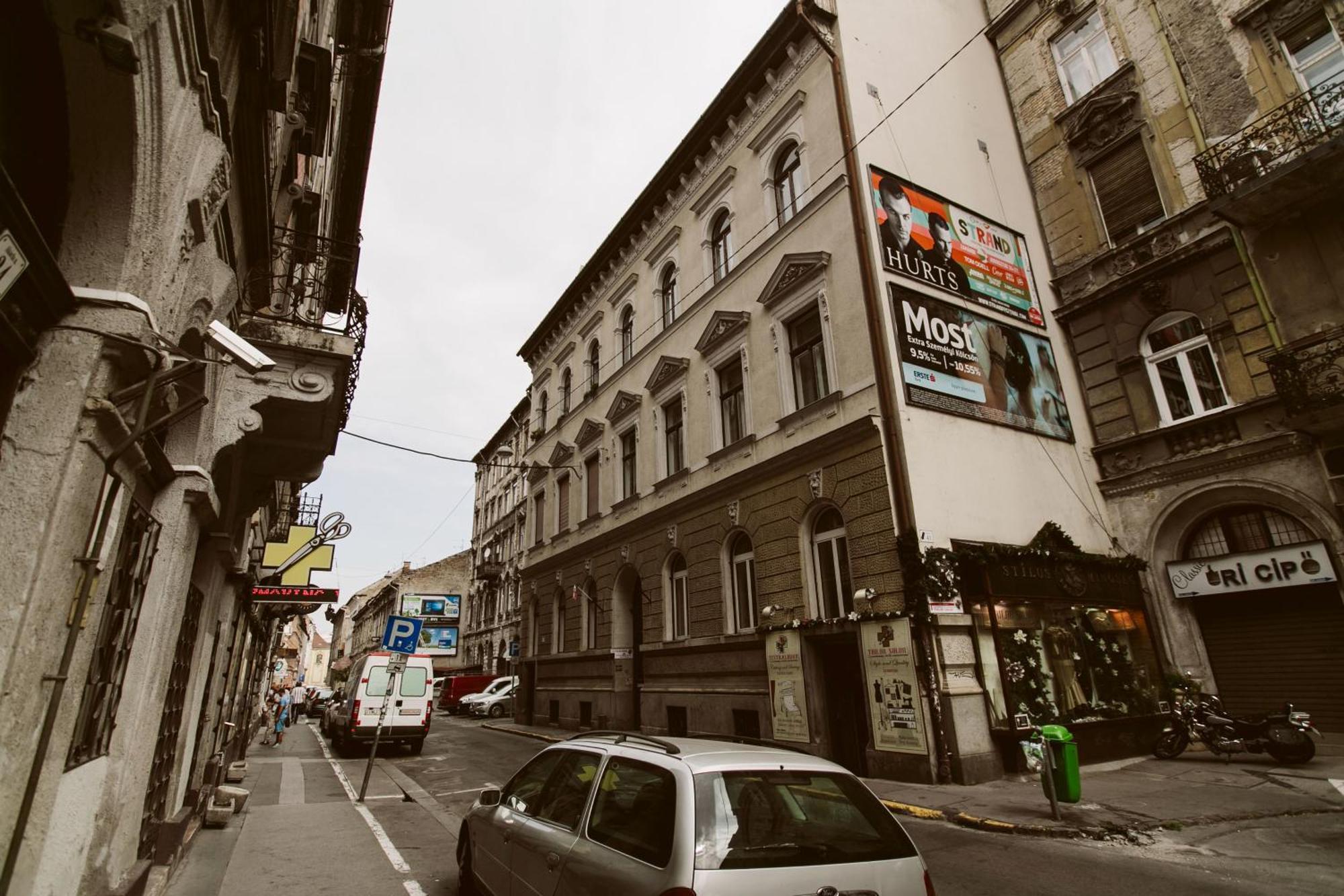Turquoise Harmony In The Heart Of The Appartamento